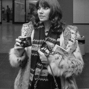 IT'S SO EASY - Linda Ronstadt
